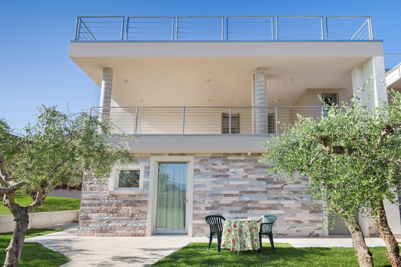 Villa Aurora-Holiday Home Apt 1 Bardolino Zewnętrze zdjęcie